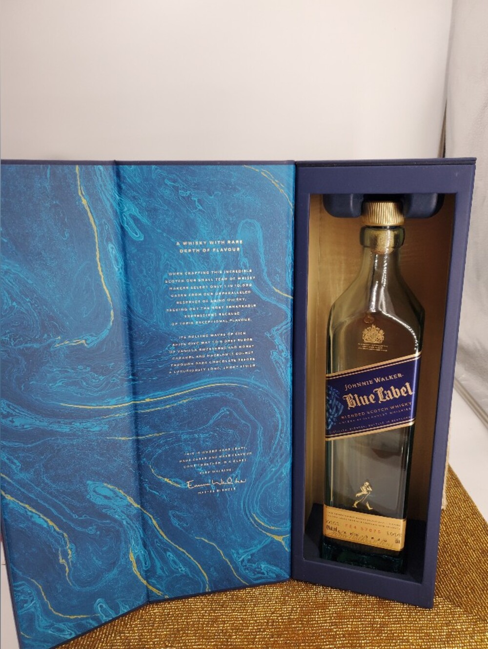 EMPTY Johnnie Walker Blue Label Scotch Whiskey  750ml Bottle with Box (C40)